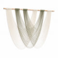 Suspension murale tissée 100 x 100 cm en coton vert sauge et écru avec barre en bois style bohème